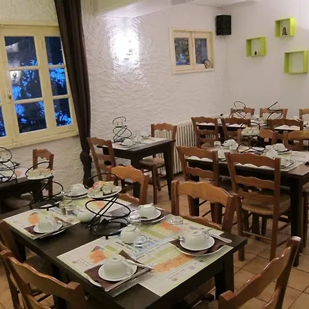 Des Deux Rivieres Hotel Seix