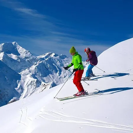 Des Deux Rivieres Hotel *