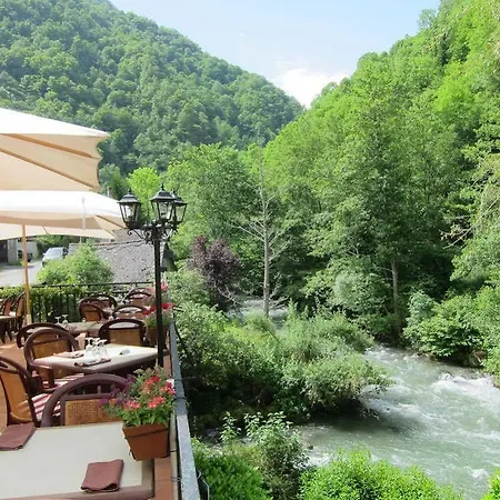 Des Deux Rivieres Hotel